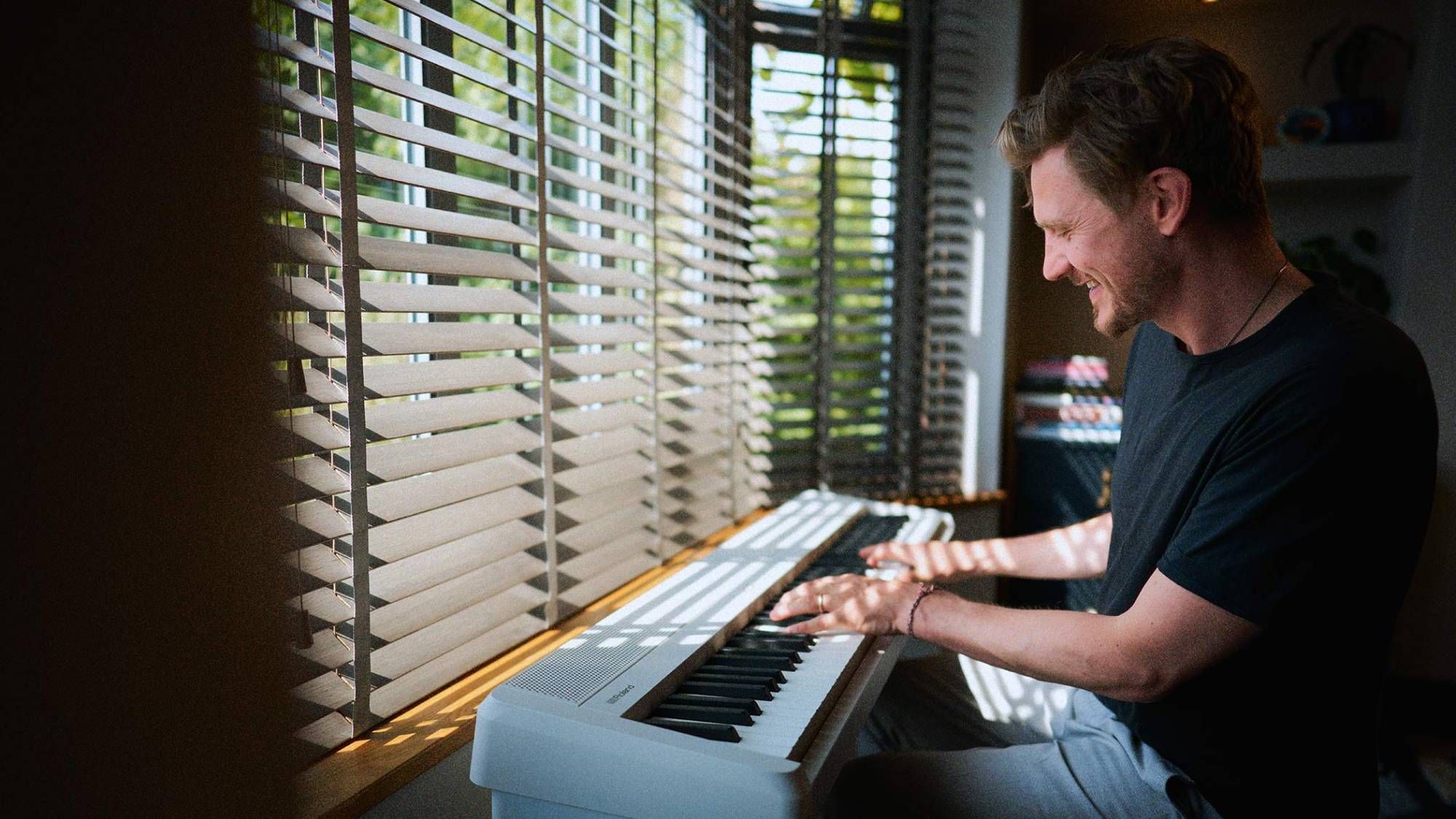 El piano digital Roland FP-40 incorpora Wi-Fi integrado