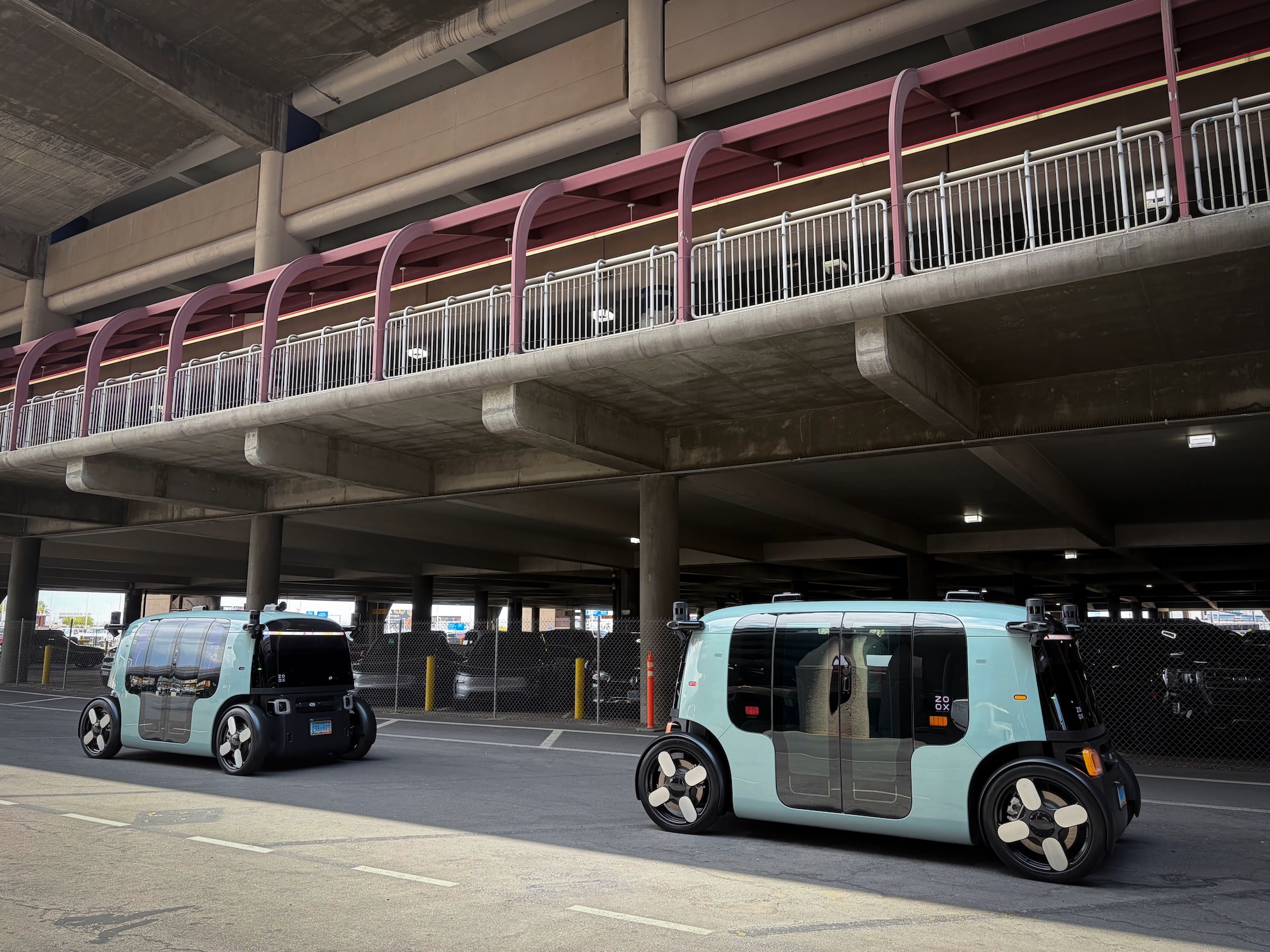 Amazon’ın Zoox’u Las Vegas Havalimanı’ndaki Robotaksi Hizmetini Genişletiyor
