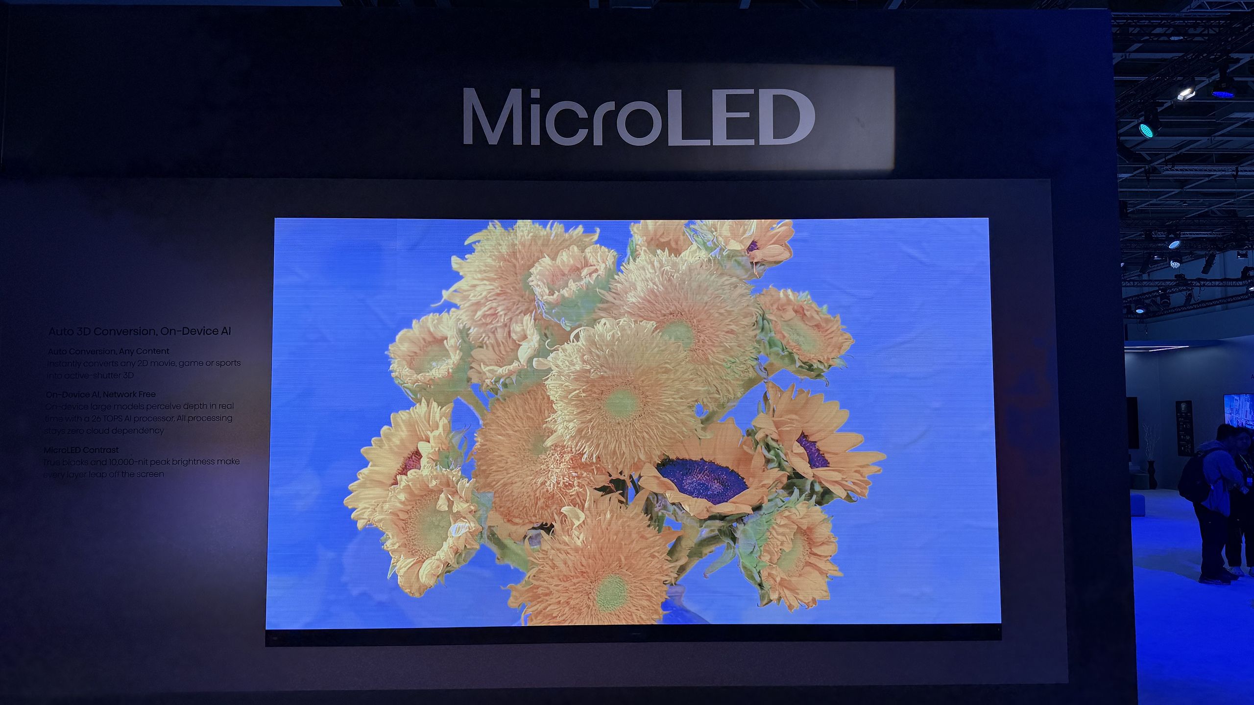 Hisense Shows 3D micro-LED TV With 10,000 Nits