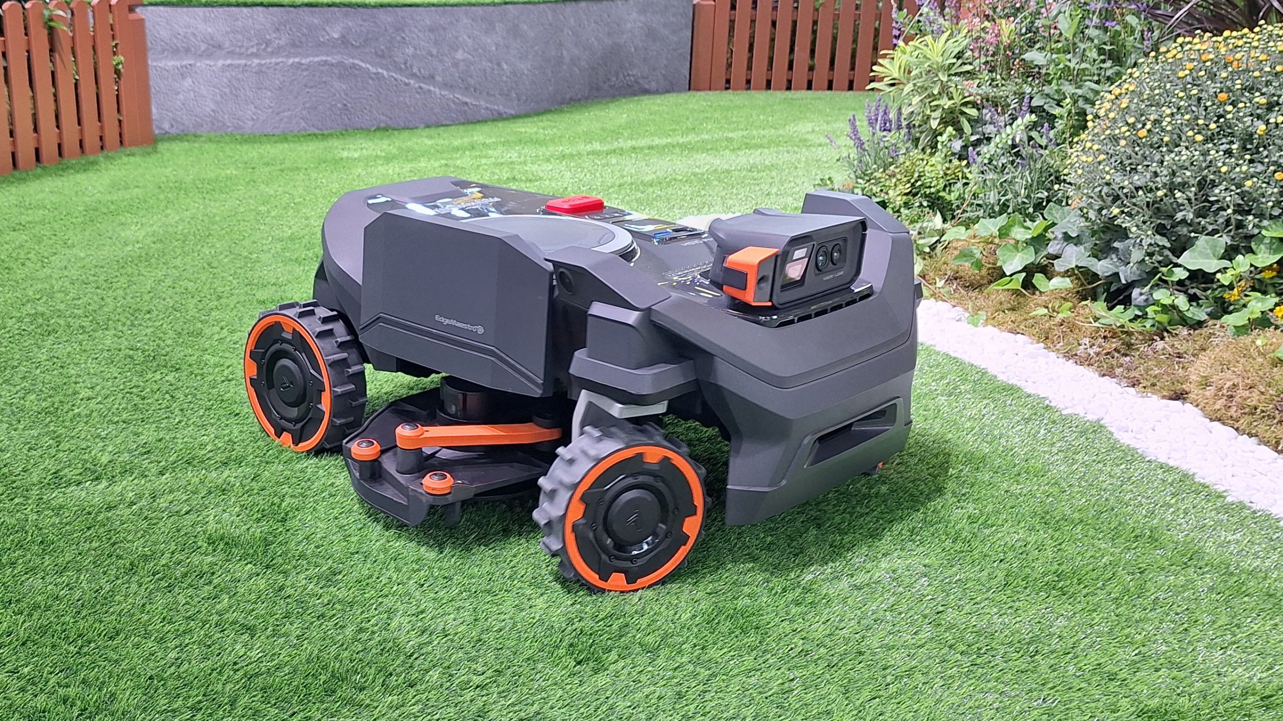 Segway Navimow H510 Pro Uses a Robotic Arm for Lawn Edges