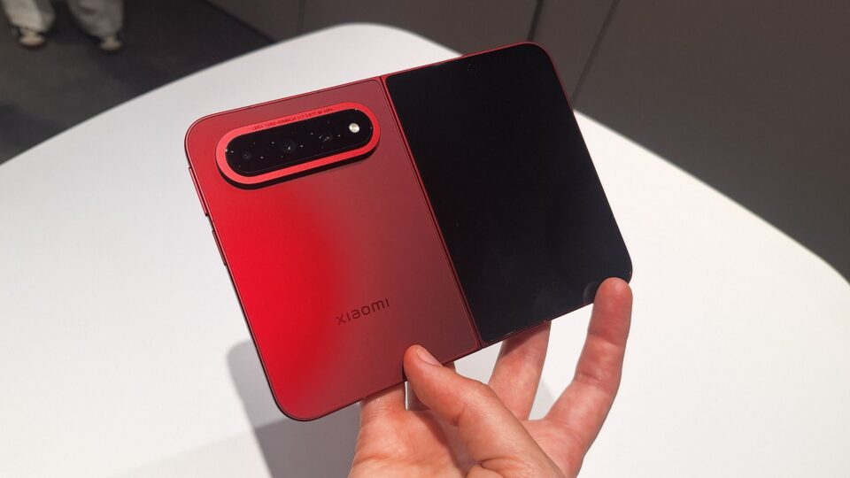 Xiaomi 18 Fold brings a shorter, wider rival to Galaxy Z Fold 8