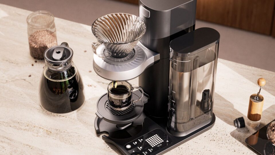 Cosori Juni uses AI and barista-inspired pouring for pour-over coffee