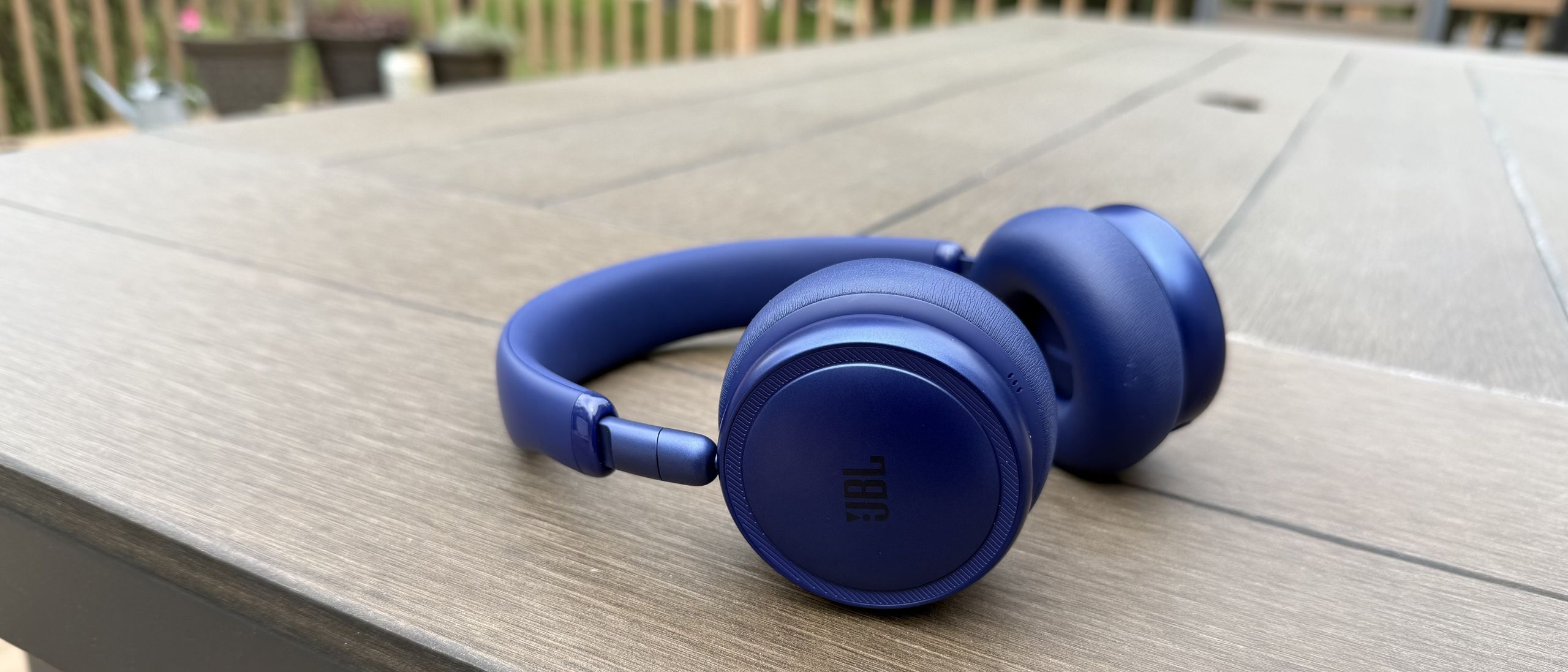 JBL Live 680NC review: long battery life and extensive features