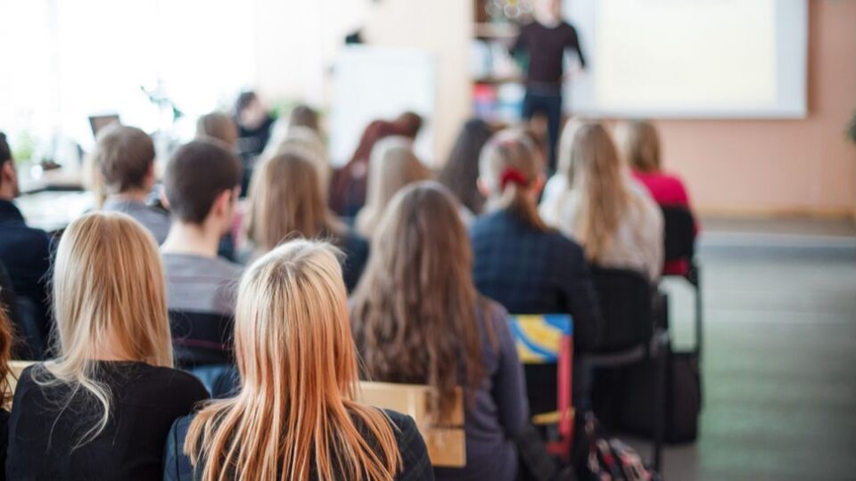Microsoft and teachers’ unions agree on enforceable AI rules for schools