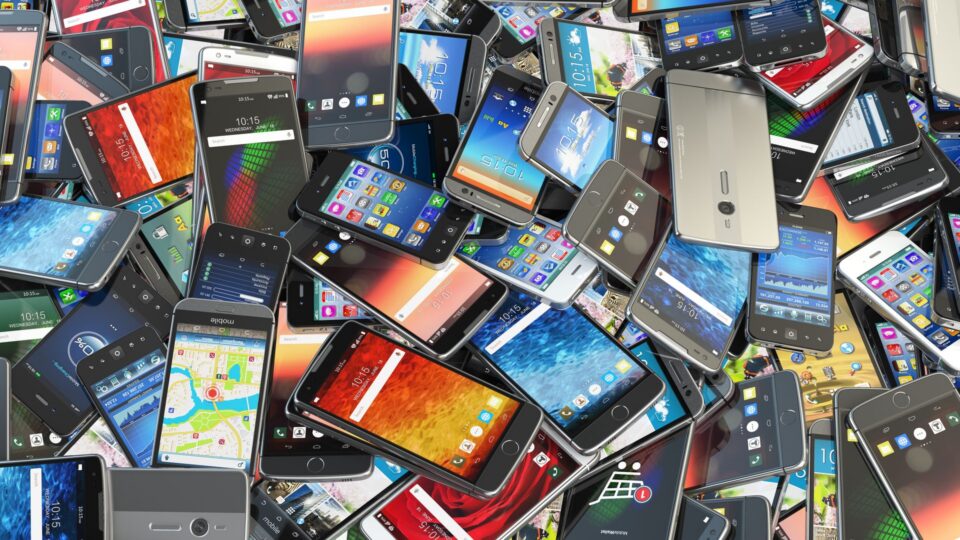 AI memory shortage raises the value of used smartphones