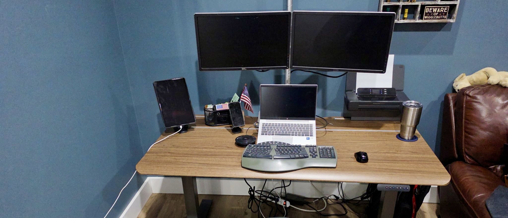 Vari Electric Standing Desk with TechTrack review: Modular design meets stable performance