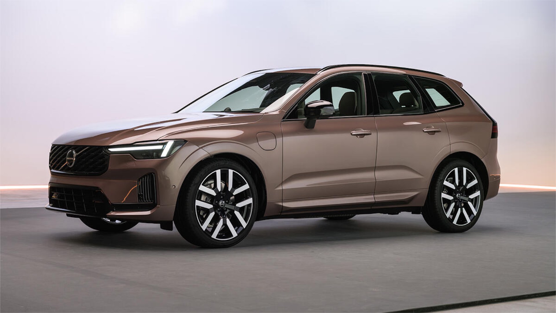 Volvo Announces Long-Range Plug-in Hybrid Versions of XC60 and XC90