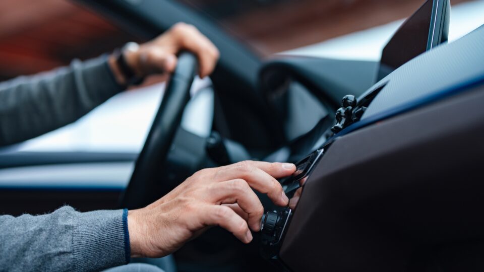 US automakers could be required to include AM radio
