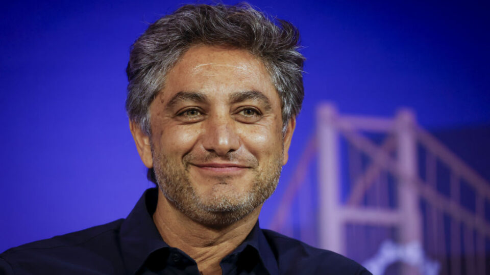 Musk’s longtime backer gives SpaceX stock to investors