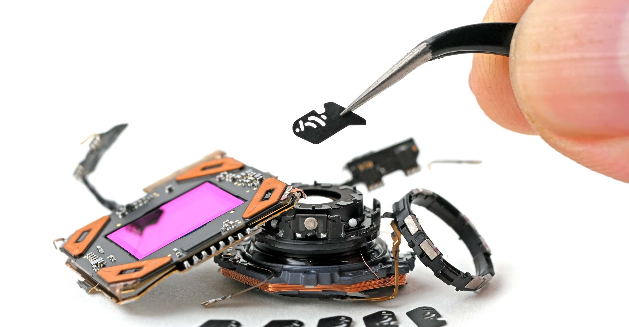iFixit examines the iPhone 18 Pro’s mechanical camera