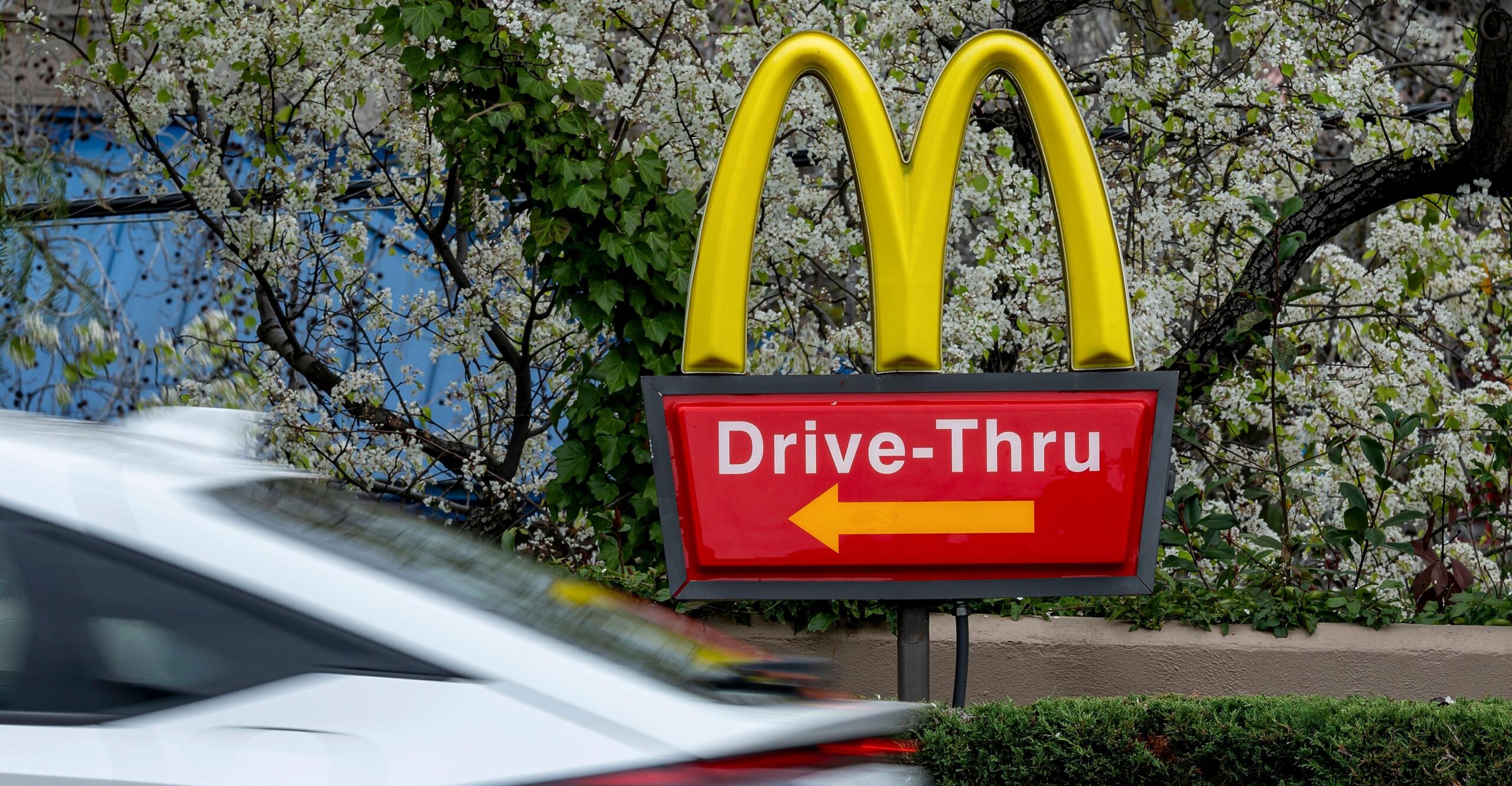 McDonald’s tests ads on drive-thru menu boards