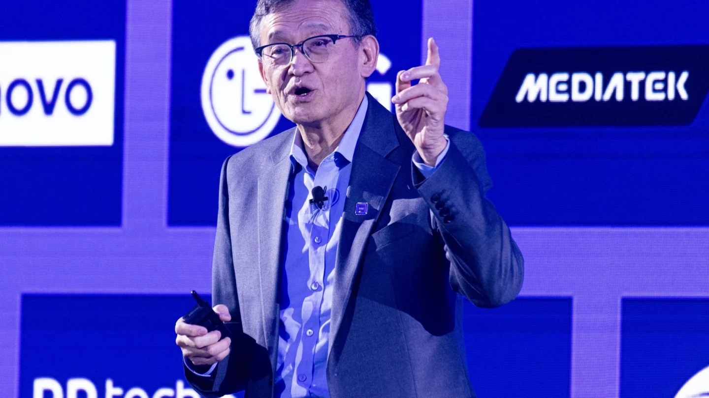 Intel CEO Lip-Bu Tan Discusses Photonic Quantum Computing and AI Agents