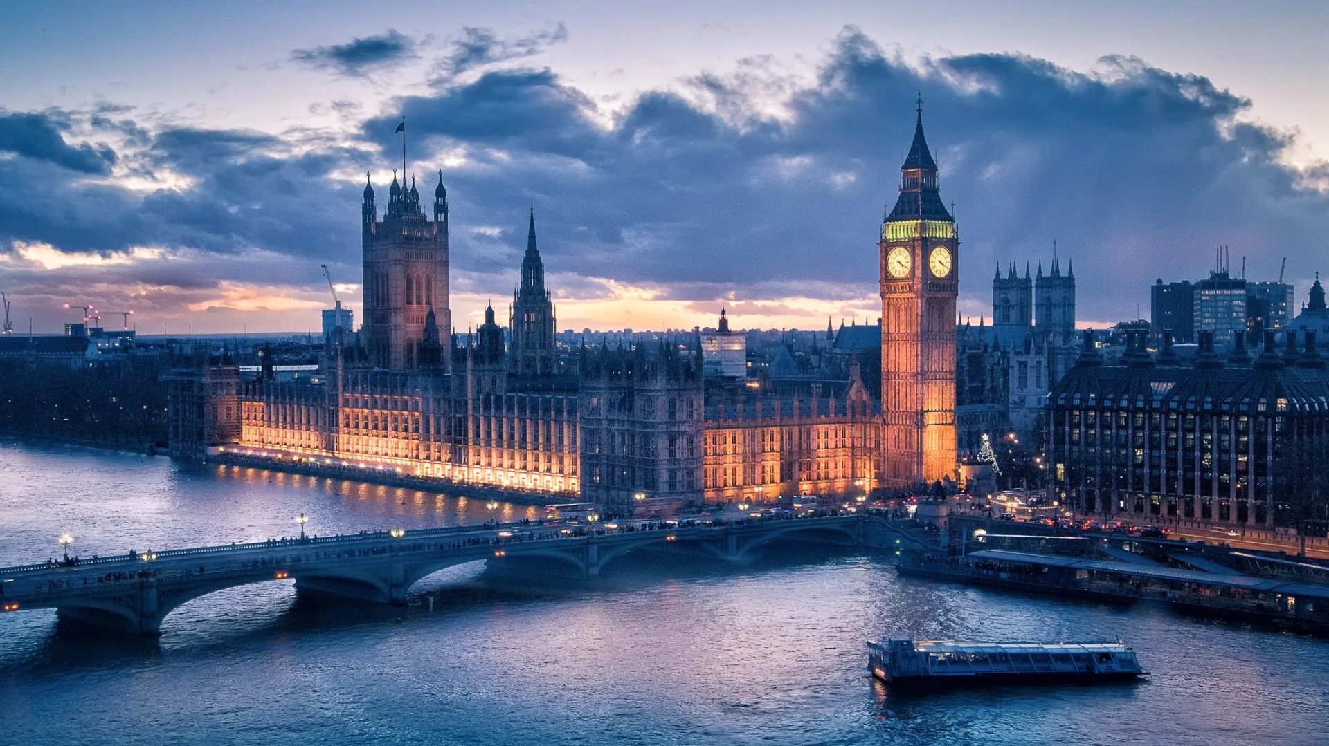 UK Draft Guidelines Urge Employees to Use AI Sustainably