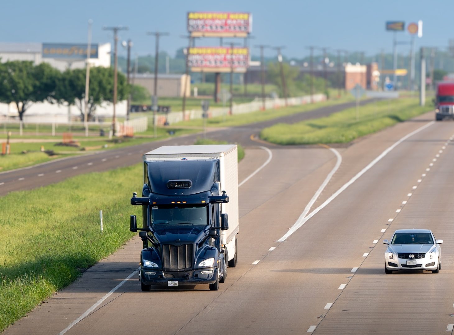 Aurora CFO says 30,000 driverless trucks by 2030 is within reach
