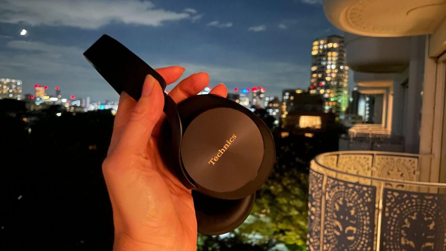 Technics EAH-A1000 Headphones Offer Up to 45 Hours of Playback