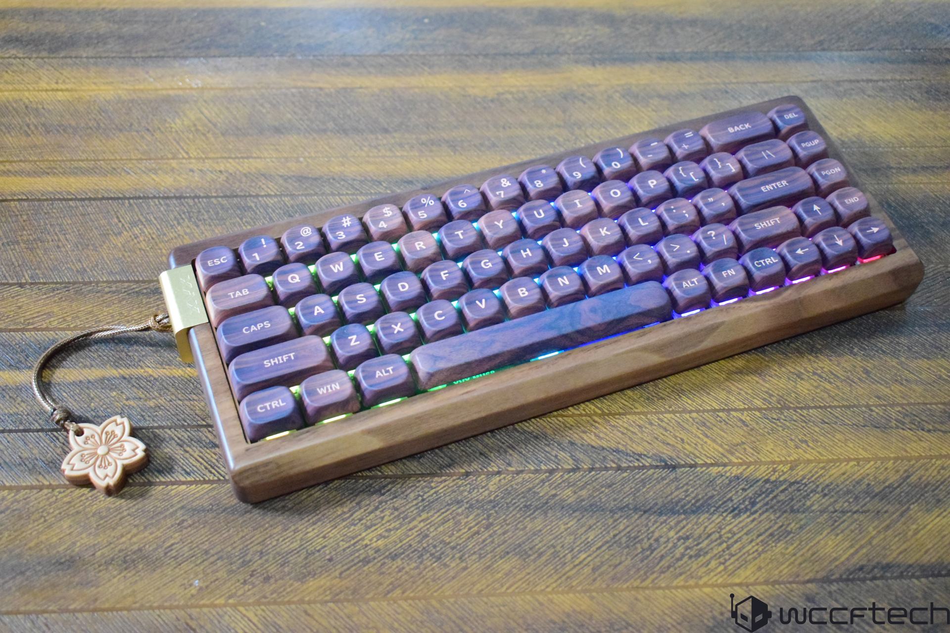 XVX MU68 Review: A Walnut Keyboard with a Compact 68-Key Layout