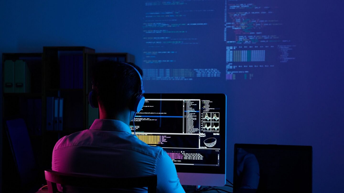 Developers feel pressure to use AI, survey finds