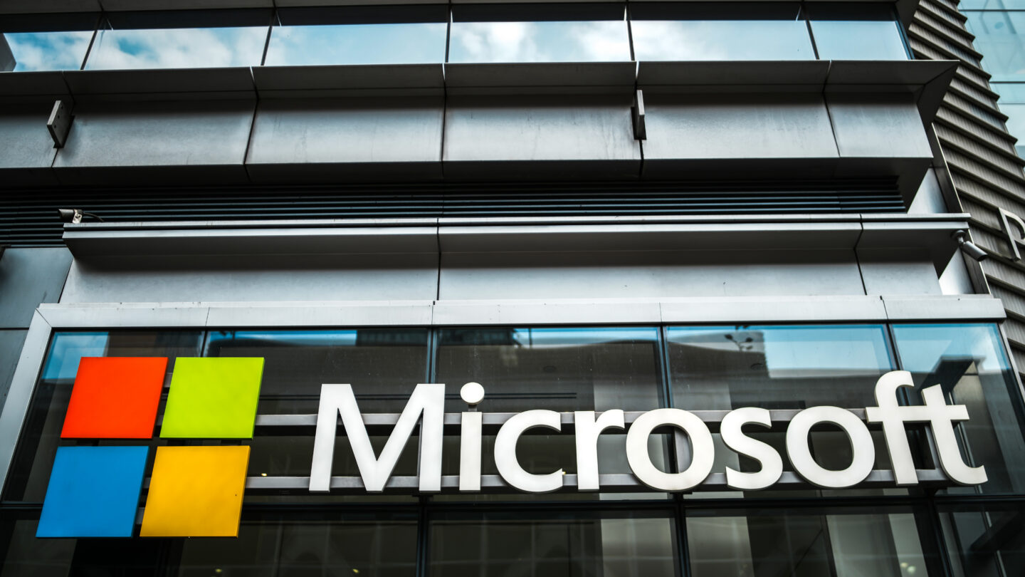 US suspends major technology firms from green card program