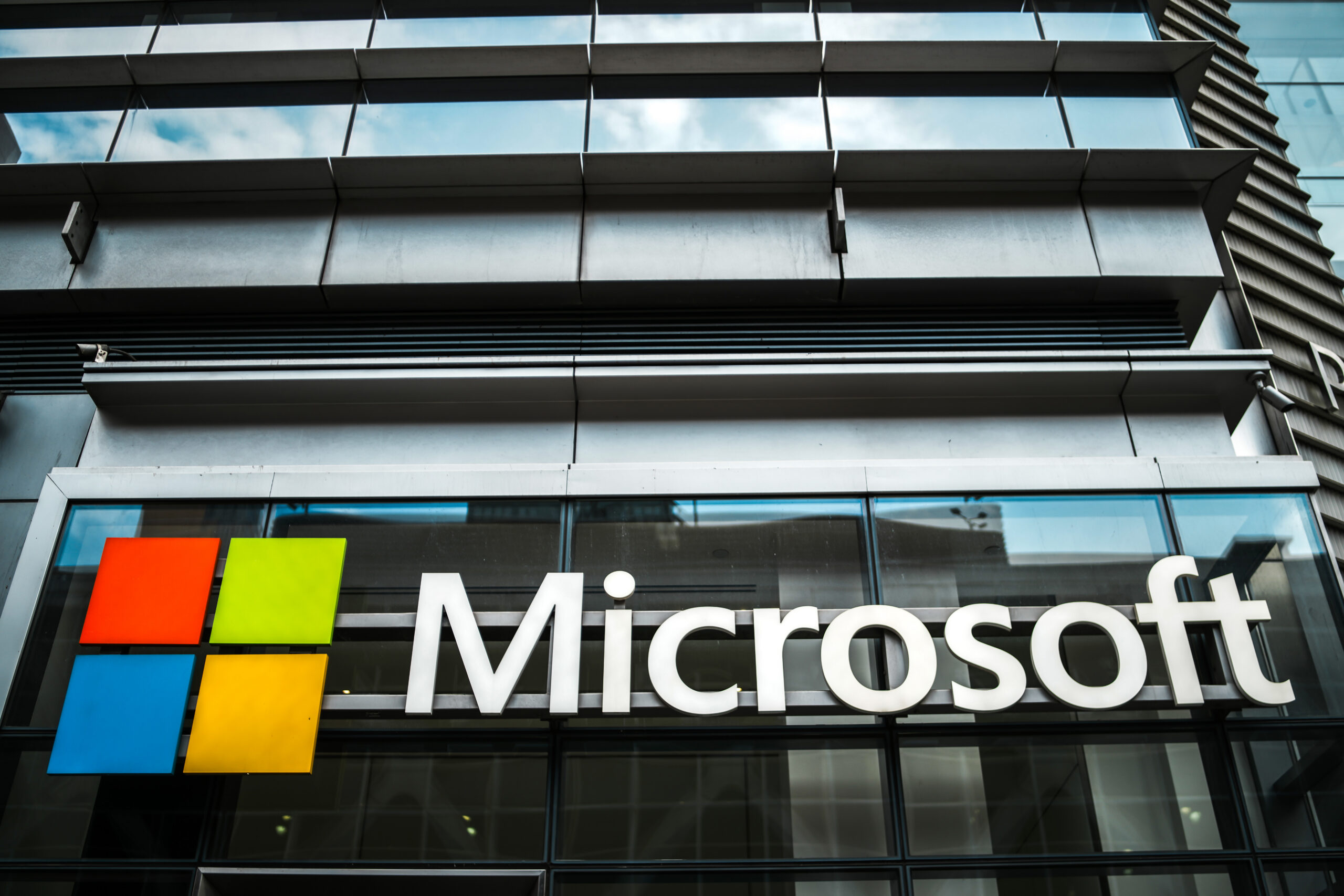 US suspends major technology firms from green card program