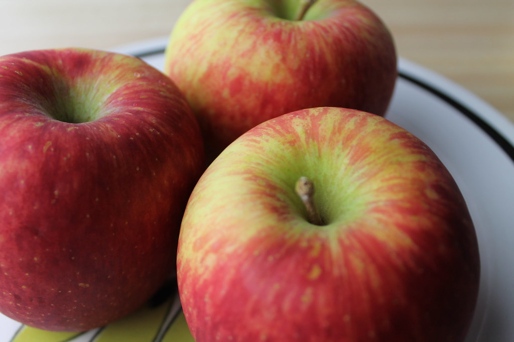 Apple discloses deal to hire Huxe staff and license its technology