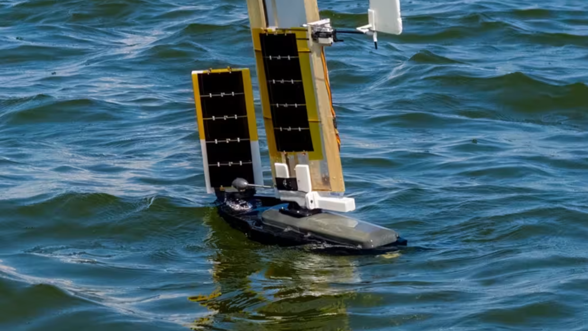 ALBATROSS Sailboat Drone Uses Autorotation for Ocean Landing