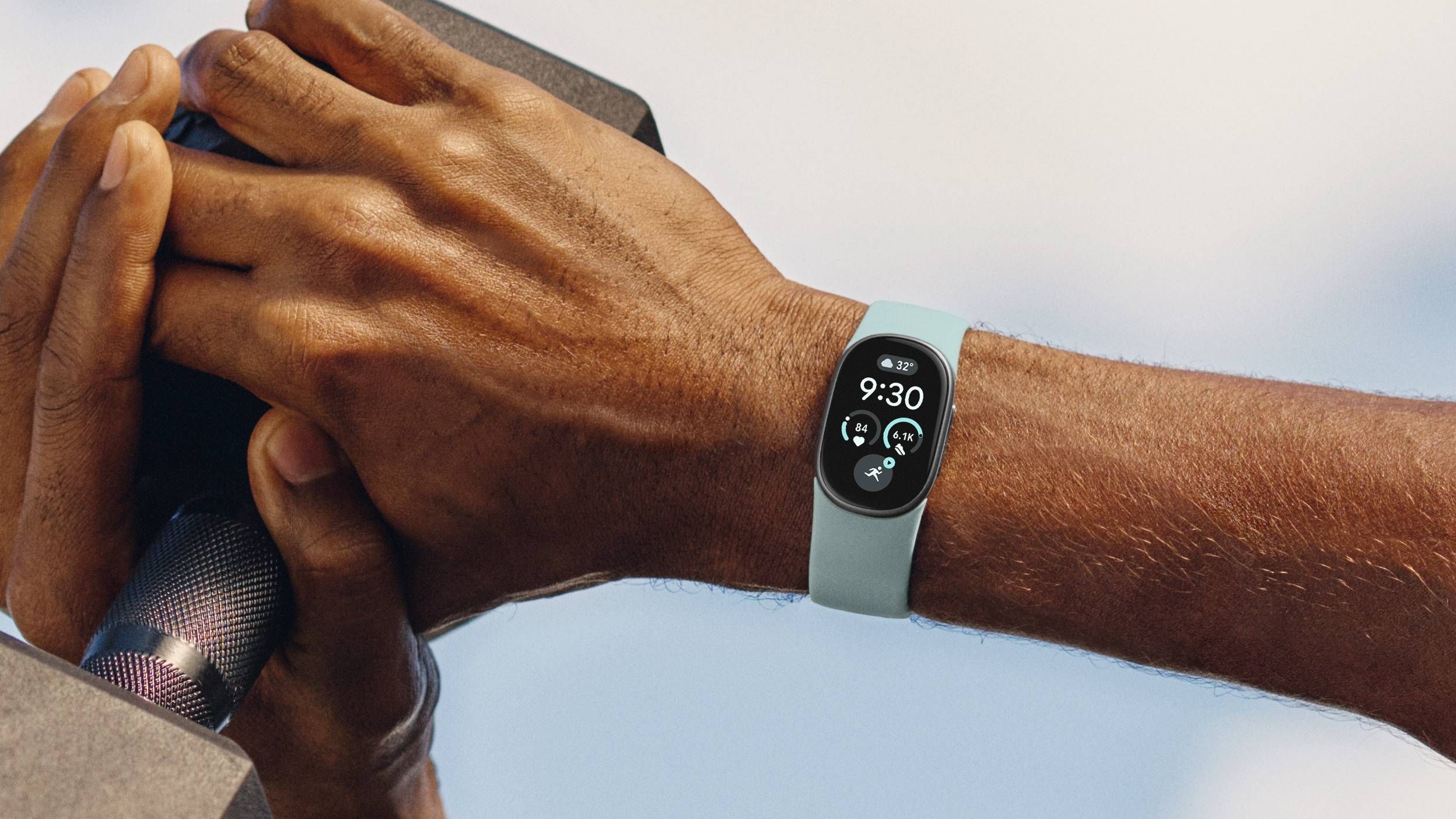 Google Fitbit Edge Brings Back a Screen and Adds GPS